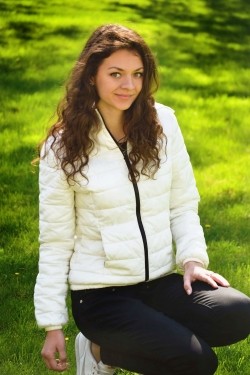 Photo of beautiful Ukraine    with brown hair and brown eyes - 21379